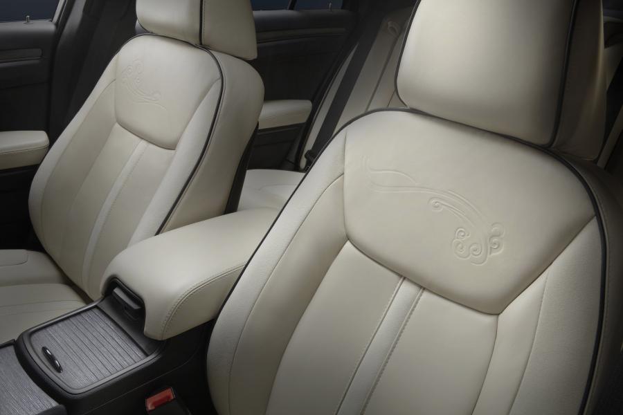  Chrysler 300C Ruyi Design Concept 2012 года  (фото 2 из 24)